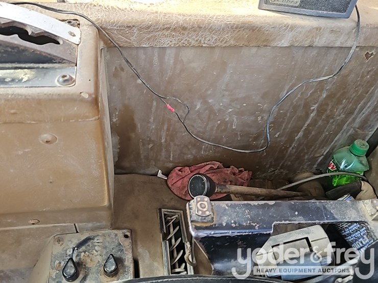 caterpillar-d350d-image-23