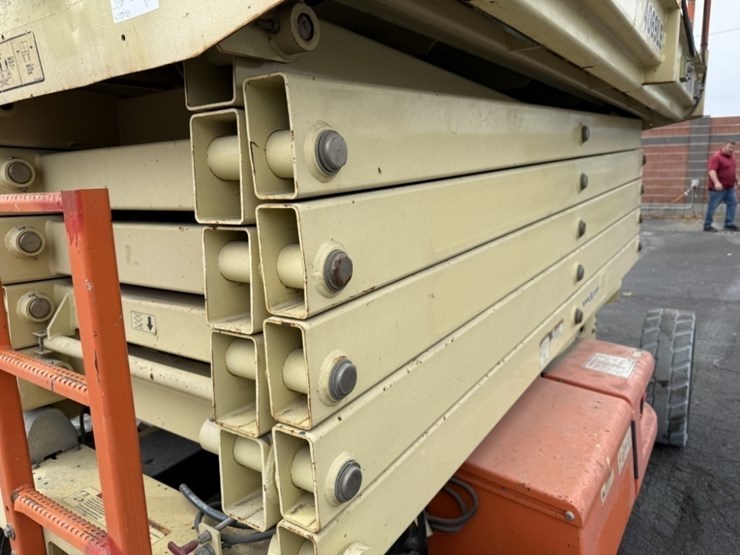 2014-jlg-4069le-image-10