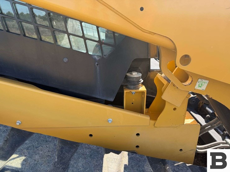 2017-caterpillar-299d2-image-44