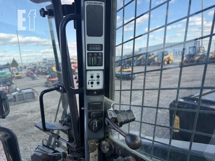 2016-new-holland-l220-image-15