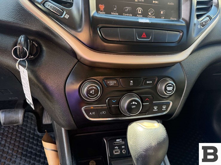 2014-jeep-cherokee-image-24