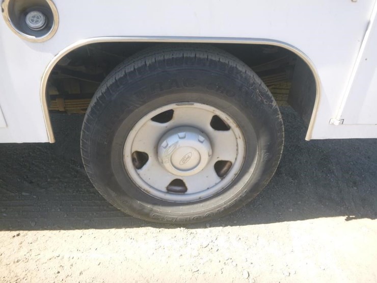 2008-ford-extra-cab-utility-truck-image-17