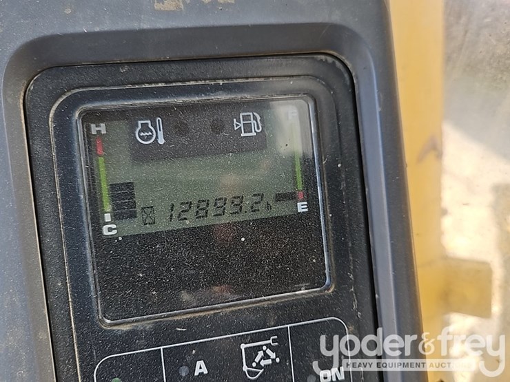 2005-komatsu-pc138-image-40