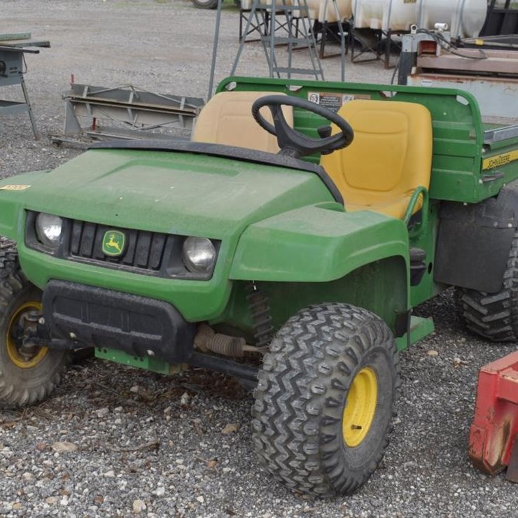 JOHN DEERE GATOR