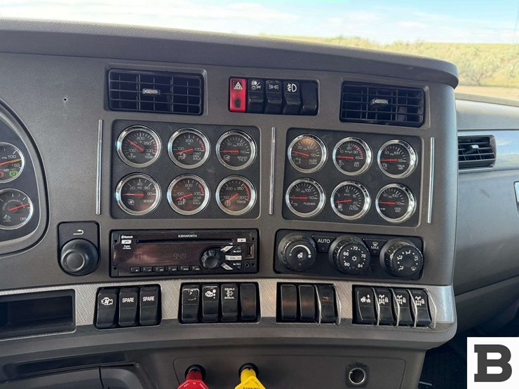 2017-kenworth-t880-image-69