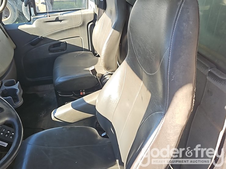 2008-international-7400-image-36