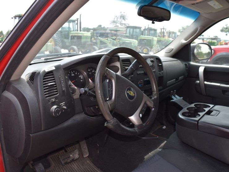 2011-chevrolet-1500-image-6