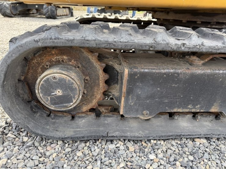 2017-caterpillar-301.7d-image-28