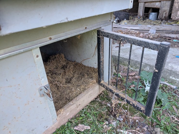 #5495-•-truck-bed-dog-kennel-image-5