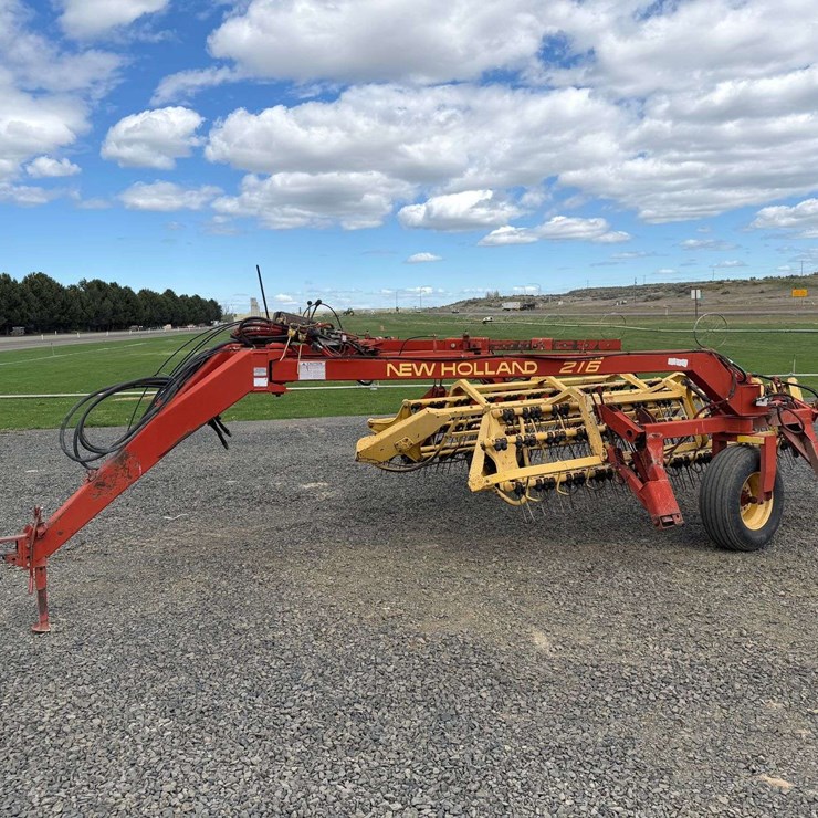 NEW HOLLAND 216