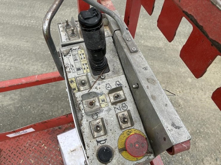 2019-skyjack-sj6826rt-image-16