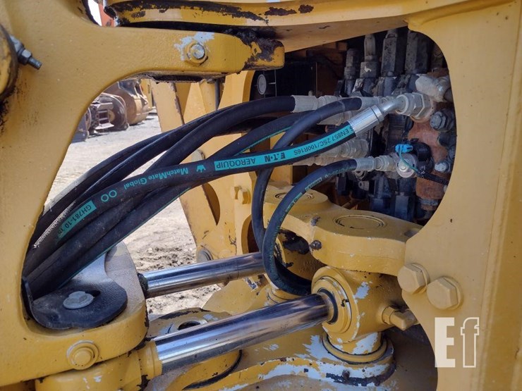 2010-deere-310j-image-34