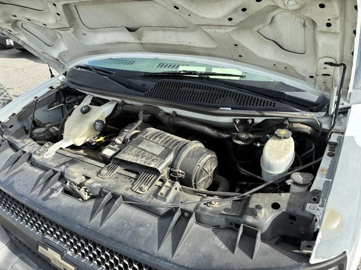 2012-chevrolet-express-2500-image-6