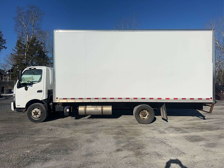 2020-hino-195-image-8