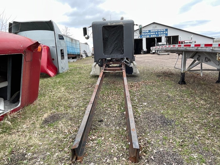 1992-peterbilt-377-image-4