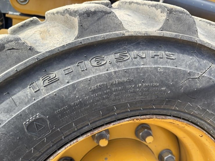2019-deere-310l-ep-image-28