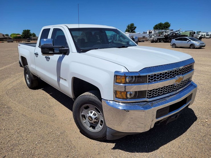 2019-chevrolet-silverado-2500-w/t-image-2
