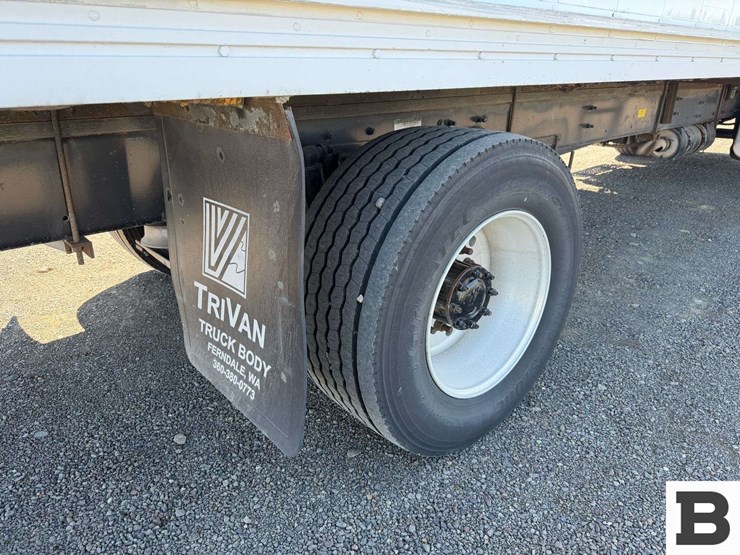 2009-freightliner-m2-box-van-truck-image-36