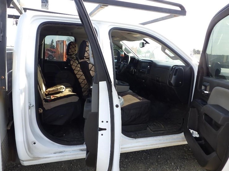 2017-chevrolet-2500hd-image-21