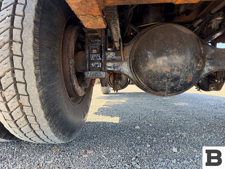 2010-ford-f750-image-24