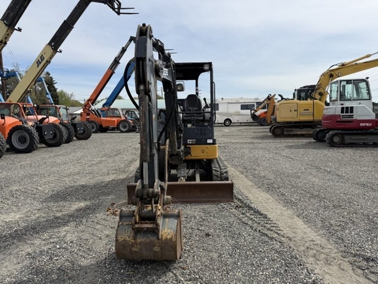 2018-deere-35g-image-8