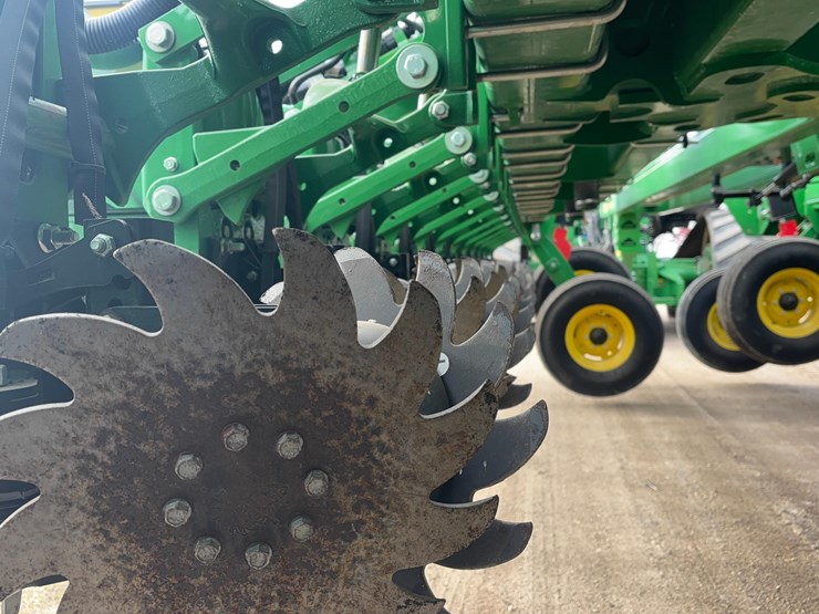 2024-john-deere-db66-image-16