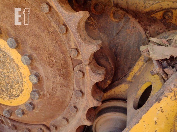 2004-deere-700h-image-27