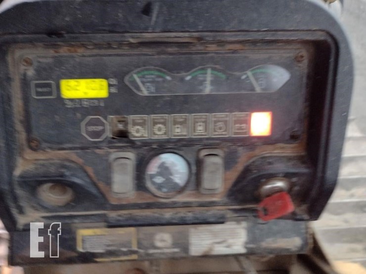 2005-deere-700h-lgp-image-7