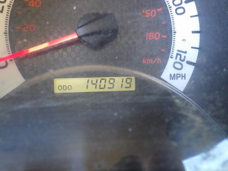 2013-toyota-tacoma-image-14