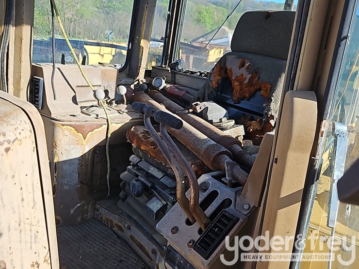 1982-caterpillar-d10-image-18
