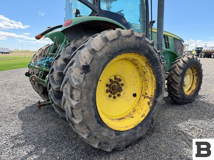 2013-john-deere-7200r-image-38