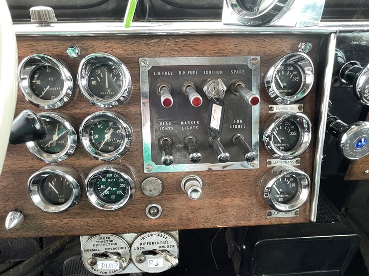 1970-peterbilt-358-image-118