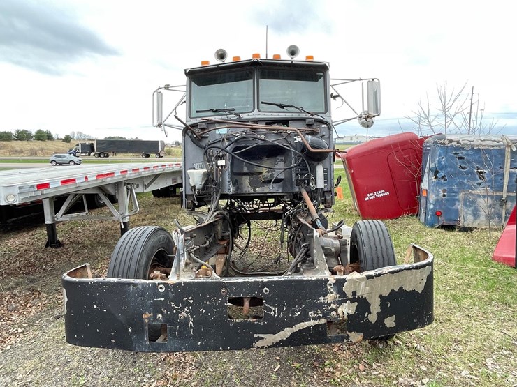 1992-peterbilt-377-image-2