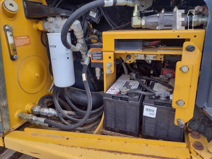 2008-deere-750j-lt-image-32