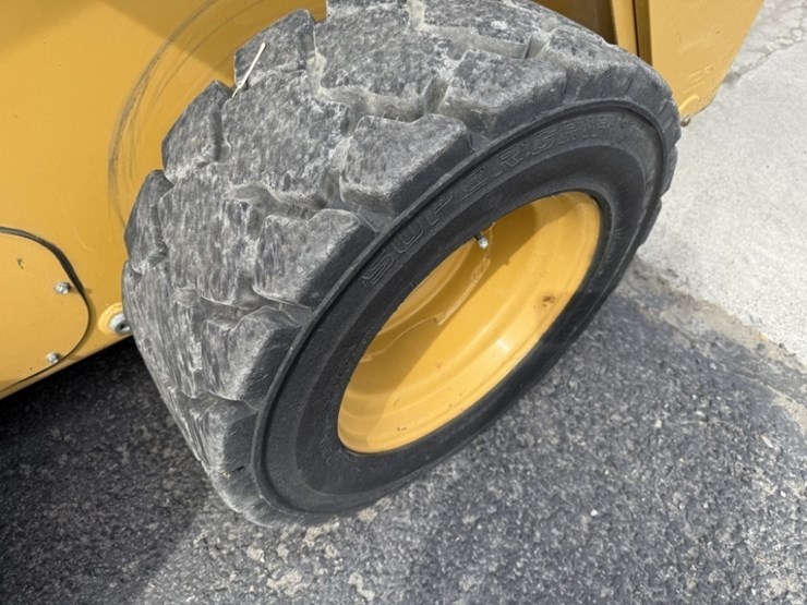 2017-caterpillar-226d-image-15