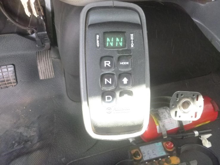 2009-international-7400-image-18