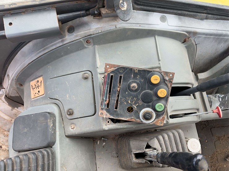 2003-jcb-215-image-25