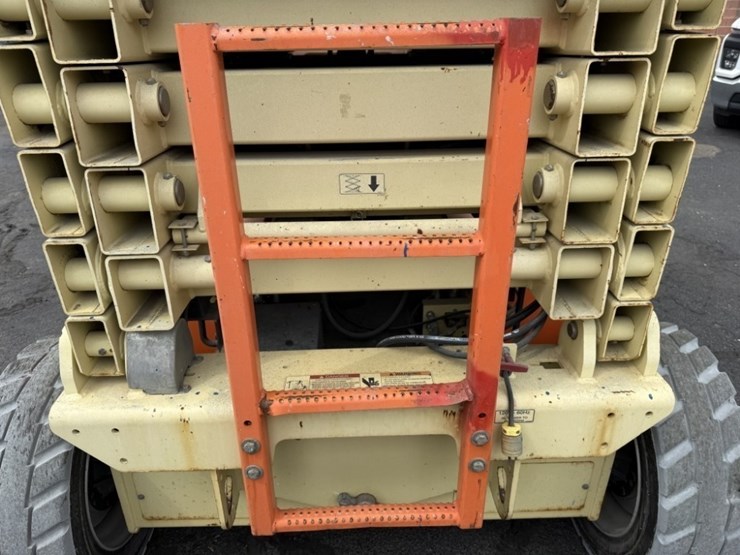 2014-jlg-4069le-image-24