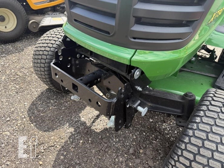 2022-john-deere-x730-image-7