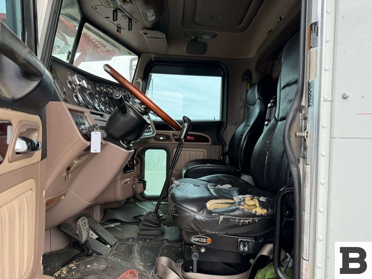 2013-peterbilt-388-image-60