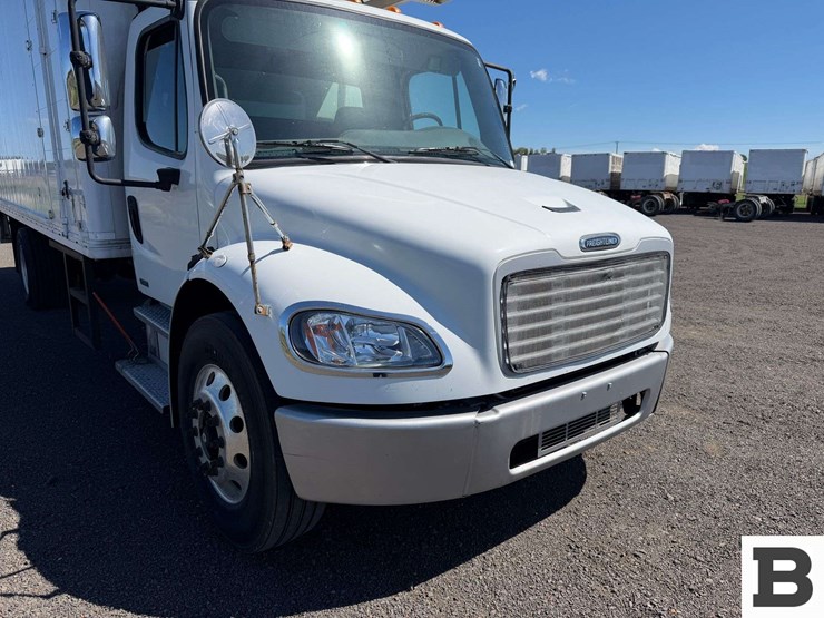 2009-freightliner-m2-box-van-truck-image-7