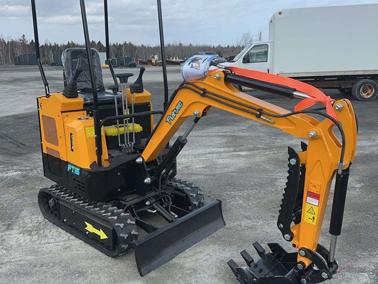 2026-future-ft15-mini-excavator-image-3
