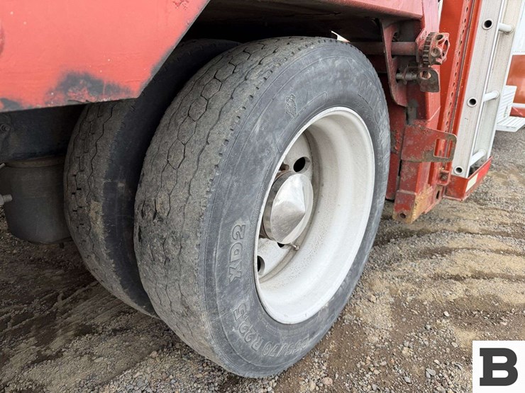 2013-peterbilt-388-image-33