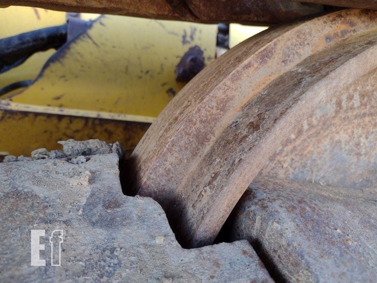 2013-komatsu-d39px-23-image-28