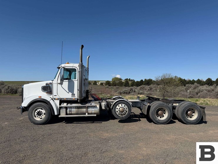 2012-freightliner-coronado-sd-tractor-truck-image-2
