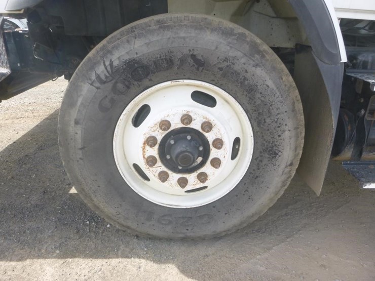 2009-international-7400-image-27