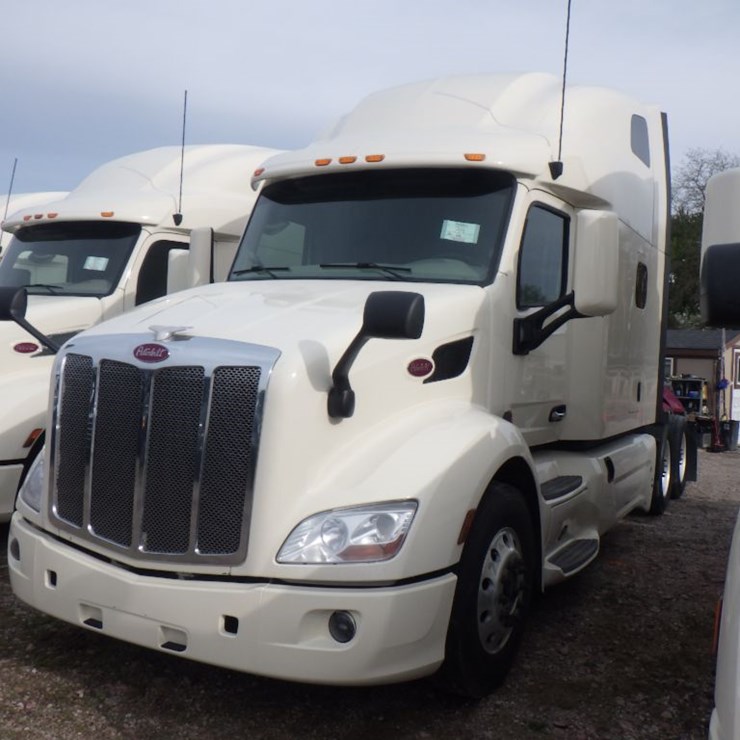2022 PETERBILT 579