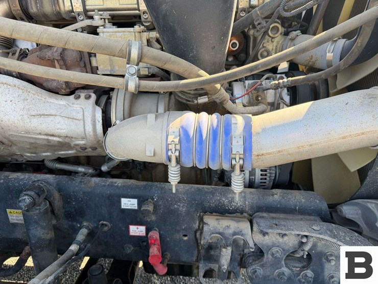 2012-freightliner-coronado-sd-tractor-truck-image-60