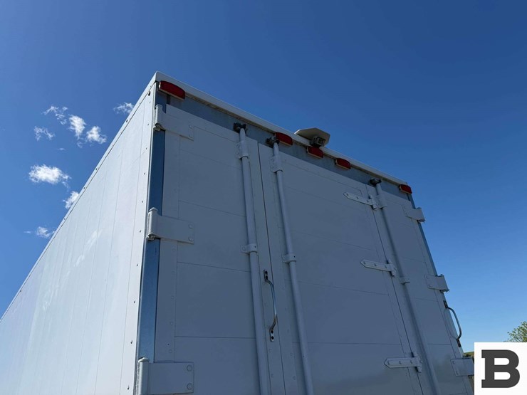 2009-freightliner-m2-box-van-truck-image-29