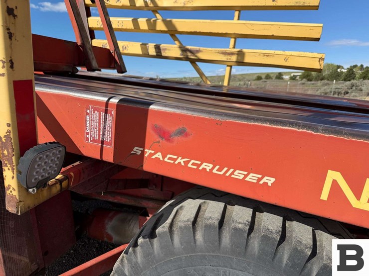 new-holland-1085-image-37